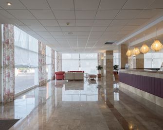 Hotel Agamenon - Эс-Кастель - Лоббі