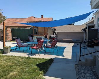 4-bdrm house in charming area close to H. School, Convention Ctr, Rup Activities - Pendleton - Patio