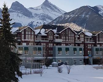 Sunset Mountain Inn and Spa - Canmore - Building