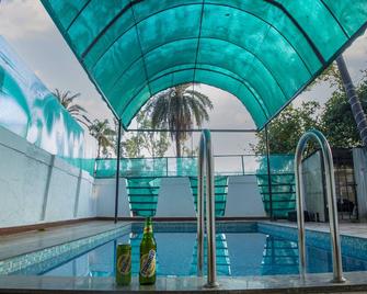 Your private oasis awaits - a 4 BHK villa with a pool near the city.' - Lonavala - Uima-allas