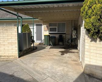 Comfortable Unit Close to the Beach - Victor Harbor - Outdoors view