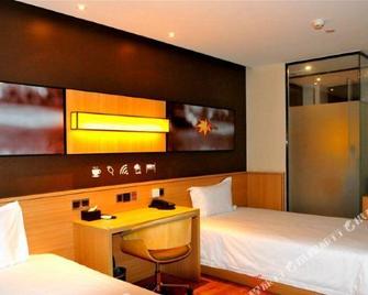 IU Hotel (Ji'an Bus Station Pedestrian Street) - Ji'an - Slaapkamer