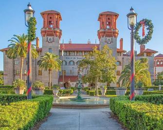 Luxurious indoor/outdoor Family Paradise in downtown St Augustine - St. Augustine - Building