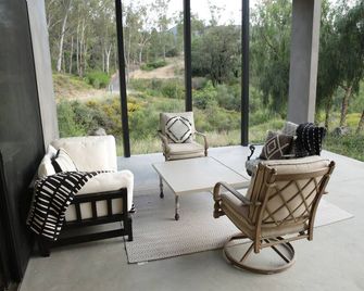 Malibu Mountain Guest House - Very private but close to city amenities - Agoura - Patio