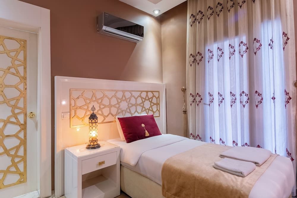 Ipek Palas Hotel thumbnail 2