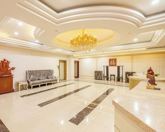 Huaqi Kaiserdom Hotel - Qingdao - Lobby