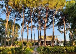 Beachfront Villa with spacious garden and direct beach access - Sant'Andrea Apostolo dello Ionio - Gebäude