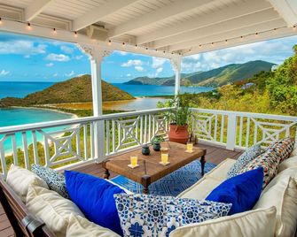 SCOTTLAND - idyllic, stylish, secluded 2 bedroom villa & pool at Smuggler's Cove - Leonards - Balcón