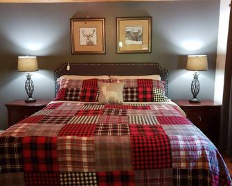Cozy Bungalow - Sauna, Wood Stove, Close to Trails - Penetanguishene - Habitación