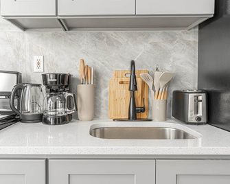 Comfy 2b in Corona Queens | Near Lga & Subway - Queens - Cocina