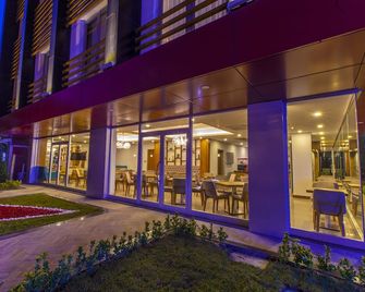 Business Palas Otel - İzmit - Budova