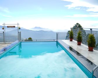 The Clouds End - Devikolam - Piscina