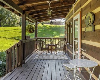 Creekside Cozy Cabin:minutes To Utk, Dtwn Knox & M’ville ,marina, & Tys Airport - Rockford - Patio