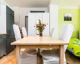 Workers Apartment Troisdorf Spich - Troisdorf - Essbereich