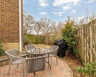 Your Old Town Home Away From Home - Alexandria - Patio