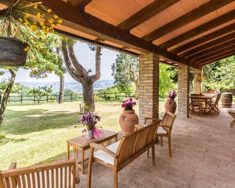 Belvilla By OYO Villa Ise - Montefelcino - Patio