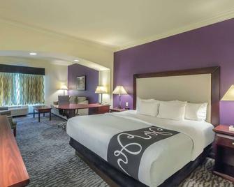 La Quinta Inn & Suites by Wyndham Loveland/Estes Park - Loveland - Спальня
