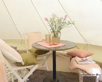 Tent Lodge with Private Kitchen and Bathroom - Callantsoog - Essbereich