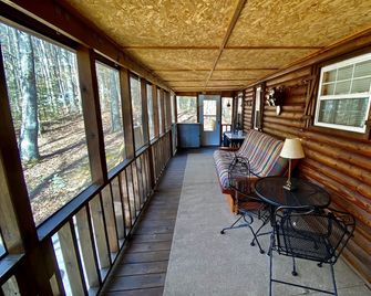 Porch And Pine Not-So-Tiny Tiny Log Cabin - Cosby - Balcony