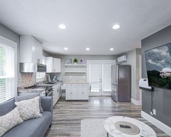 Lake Life Meets City Vibes - Plymouth