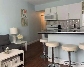 Sun Sand and Love - Lovely 2 Beds, 2 Bath Condo - Miami Beach - Keuken