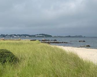 Walk to a private neighborhood beach - Dartmouth - Beach