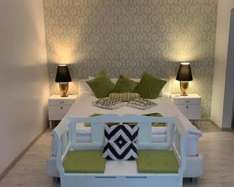 cozy apartment in a quiet area - Craiova - Bedroom