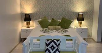 cozy apartment in a quiet area - Craiova - Bedroom