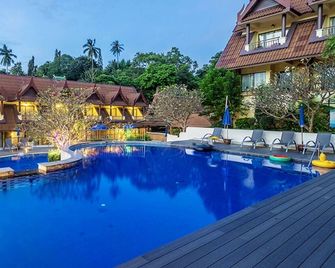 Diamond Cottage Resort & Spa - קארון - בריכה