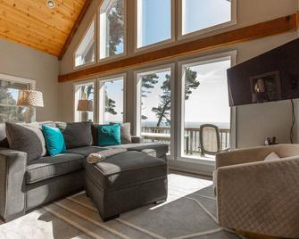 Honeymoon Cove- Exclusive Beach, Ocean View & Spa - Gold Beach - Huiskamer