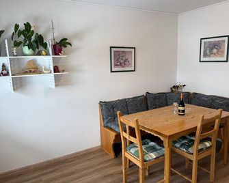 Vacation apartment 'Schwarzwaldgeflüster' Pure relaxation in Menzenschwand-Nature, peace and quiet - Sankt Blasien - Essbereich