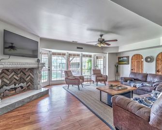 Spacious 8br Ranch Near Sedona, Perfect - Cottonwood - Wohnzimmer