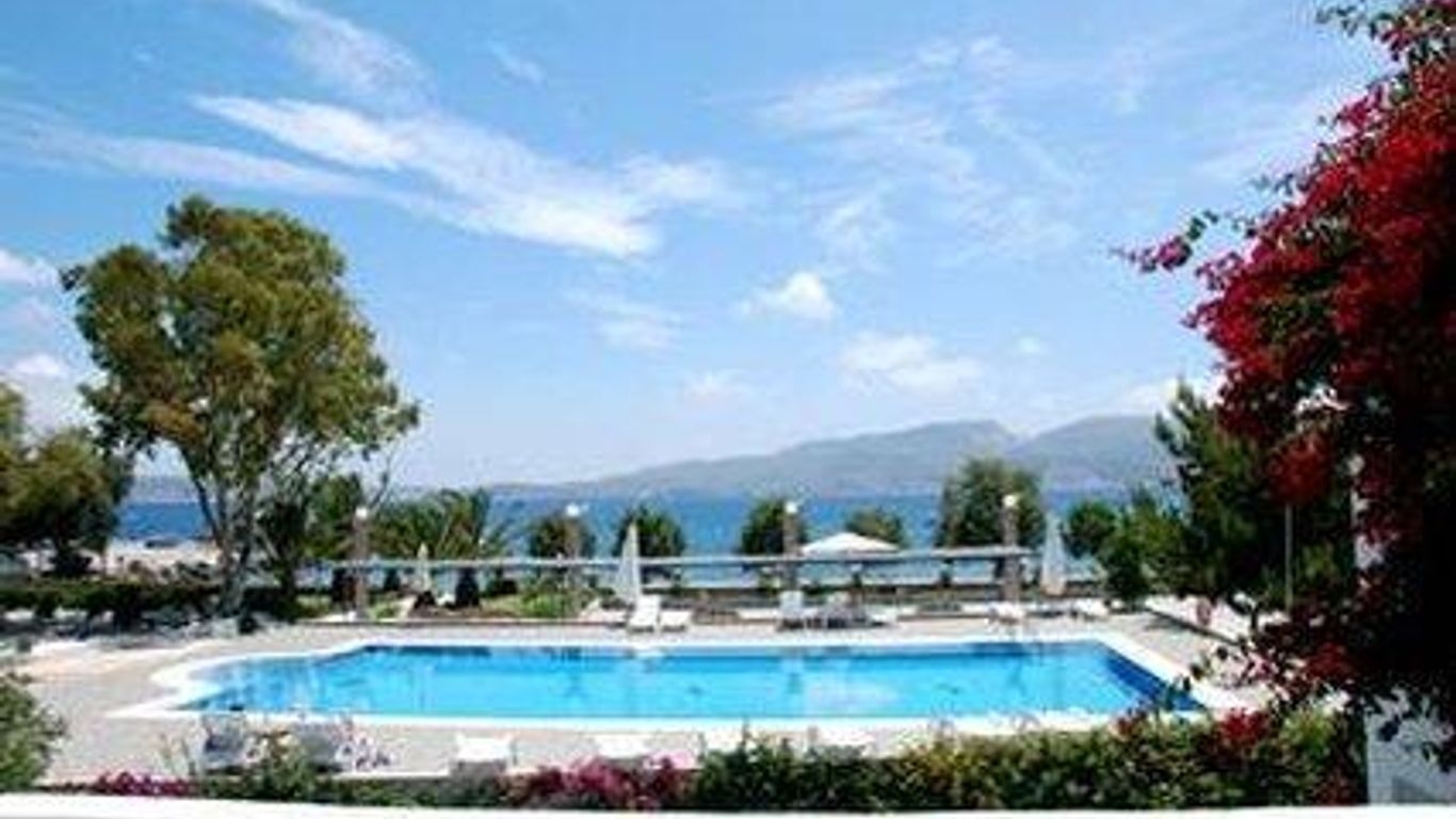 لاجادا بيتش هوتل