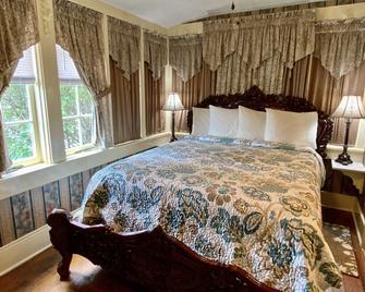 The Gables Inn - Hot Springs - Bedroom