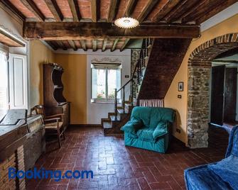 Agriturismo Chioi - Barga - Living room
