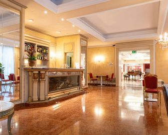 هوتل شتيندال - بارما - ردهة