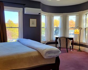 The Elizabeth Inn and Restaurant - Bethel - Schlafzimmer