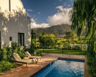 Leeu Estates - פרנשהוק - בריכה