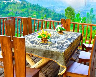 Ornateview Hotel - Ella - Balcón