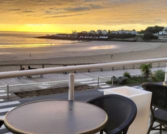 Hôtel The Originals Miramar, Royan Pontaillac - רויאן - מרפסת