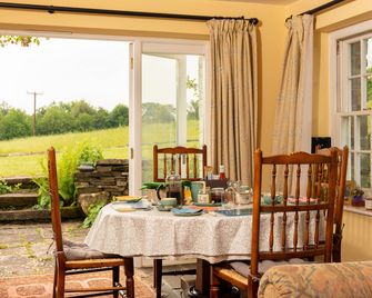 Alltybrain Farm Cottages - ברקון - חדר אוכל