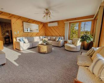 Beach Front - Kayaks, Rv, Ev, Games + Amenities - Menominee - Sala de estar