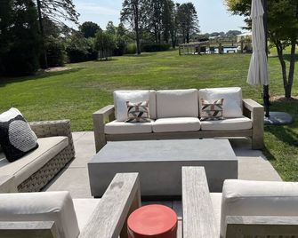 Rare Two-House Wainscott Estate: Walk to Beach from Inis Fada Farm at Sayres - Wainscott - Patio