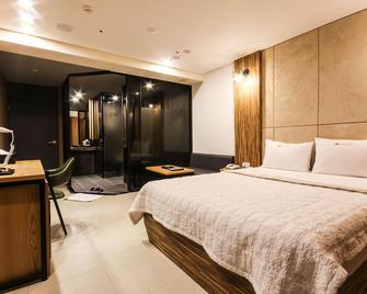 Jinju Chungmugongdong Firenze - Jinju - Bedroom