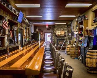 Honesdale Retreat ~ Hidden Gem - 2 Bedroom Unit - Honesdale - Bar