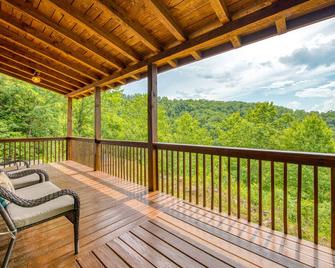 Close to Heaven - Sylva - Balcony