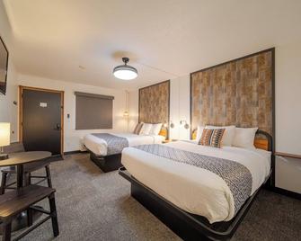 4-Hansen Inn & Cabins, Room, Double Queen, Ground Floor, Dog Friendly, No Smoking - Wall