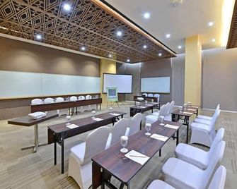 Whiz Prime Hotel Khatib Sulaiman Padang - Padang - Sala de reuniones