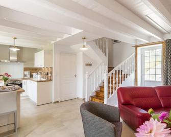 Charming Family Farmhouse with Modern Comforts, Private Yard, and Terrace in Cotentin - Bricquebec-en-Cotentin