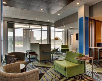 Holiday Inn Express & Suites Findlay North - Findlay - Area lounge